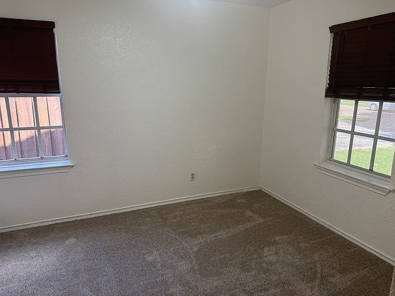 1807 Highland St — Photo 14