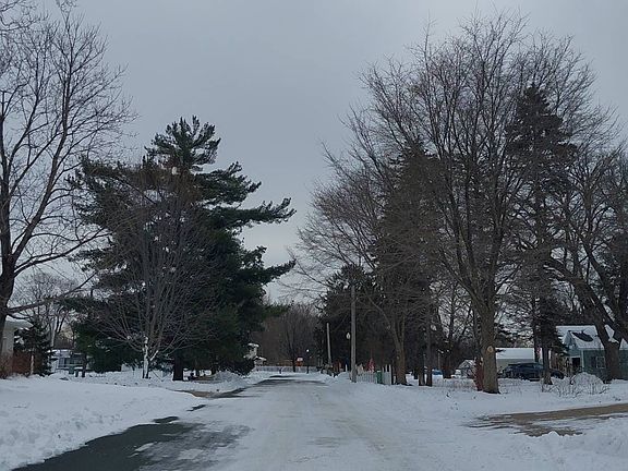 5th image of 812 River Ln
