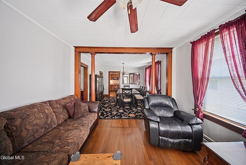 4th image of 19 Grove Avenue