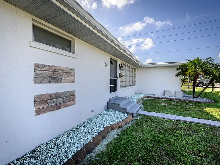 330 Harvey St — Photo 4