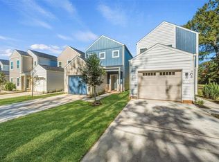 706 W Dallas St, Conroe, TX 77301