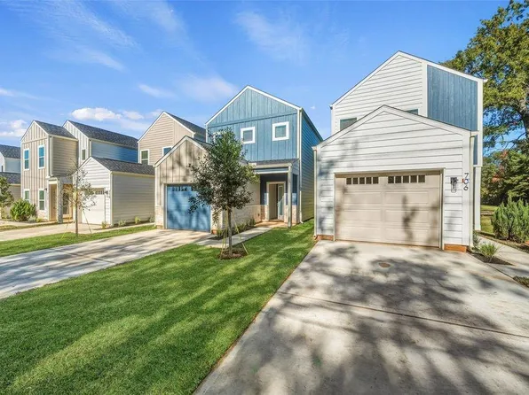 706 W Dallas St, Conroe, TX