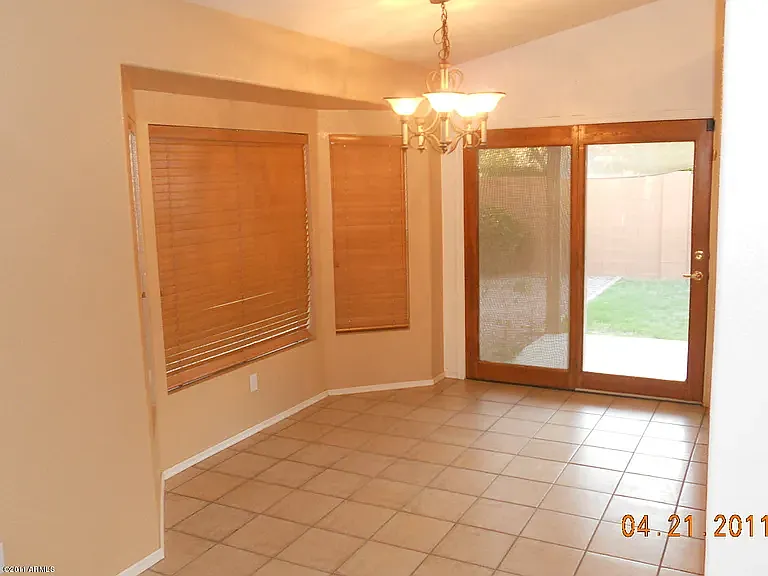 2 bed, 1100 sqft, $1,700 — Photo 2