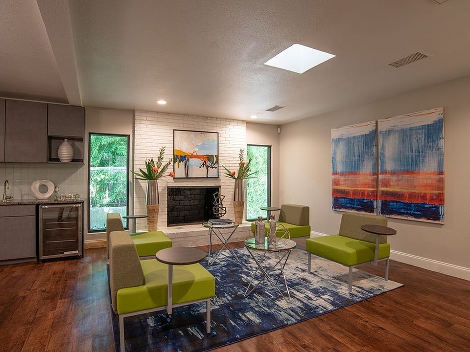 Leasing Office