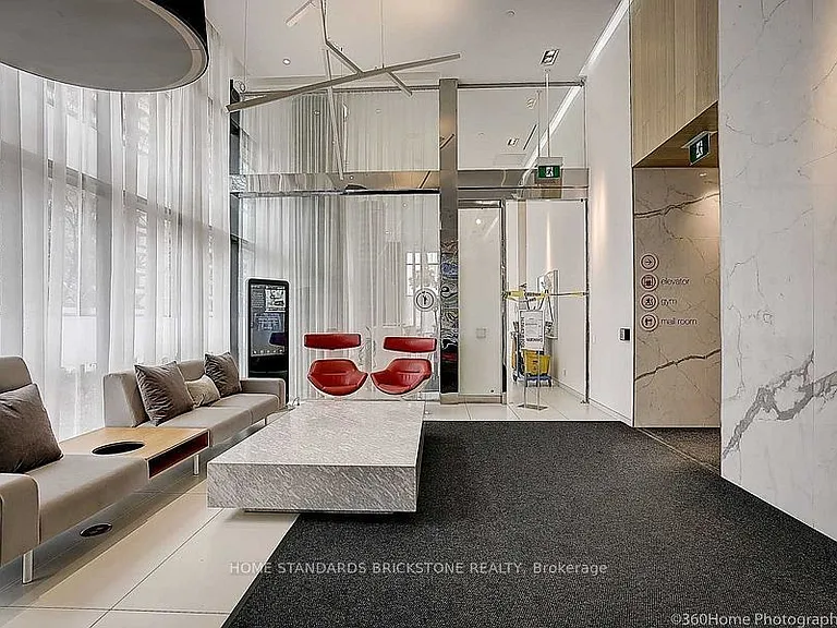 185 Roehampton Ave #2011 — Photo 12