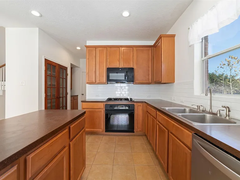 2618 Bridgestone Park Ln — Photo 16