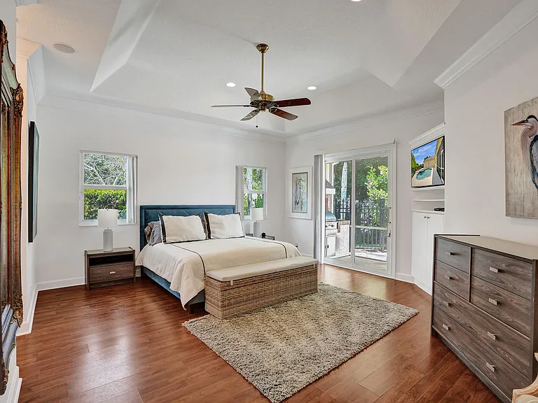 15910 Lindbergh Ln — Photo 24