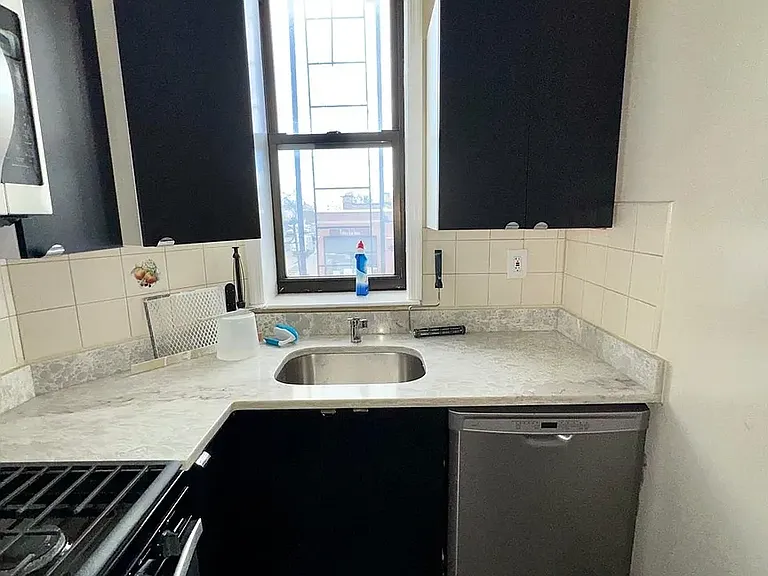 4004 36th Ave #4E — Photo 8