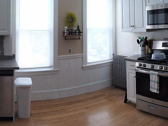 Eat-in kitchen