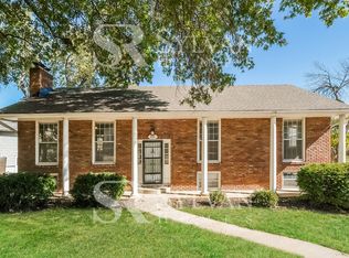 800 NW 68th Pl, Kansas City, MO 64118