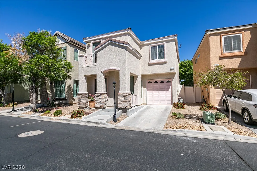 3 bed, 2.5 bath, 1342 sqft, $1,950 — Photo 1