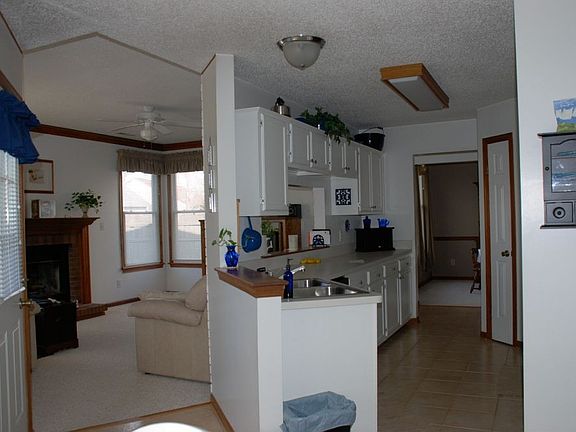 4th image of 828 Whispering Woods Ct