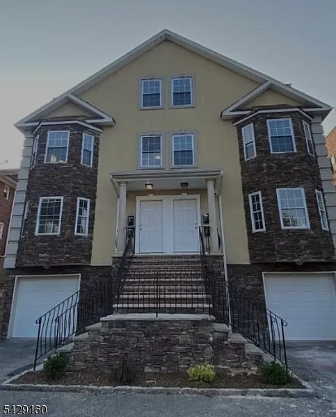 3 bed, 1.0 bath, $2,600 — Photo 1