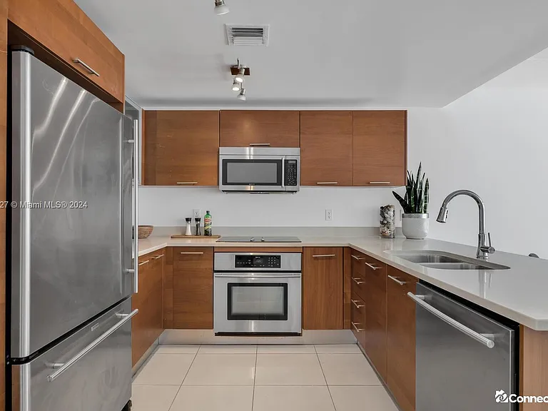 3250 NE 1st Ave #1119 — Photo 8