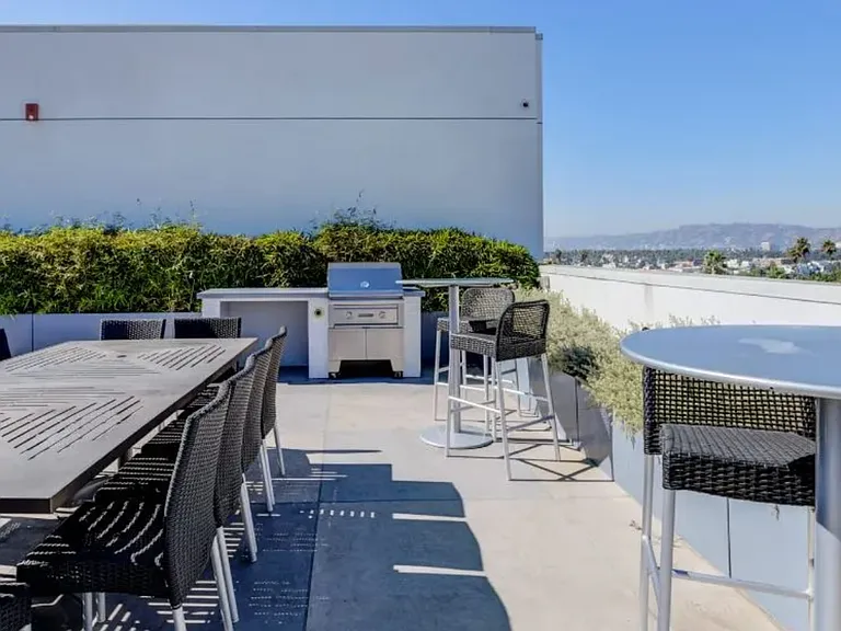 Maya Apartments at 535 Kingsley Dr in Los Angeles — Photo 9