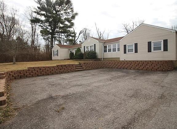 Plenty of additional parking for all your guests.