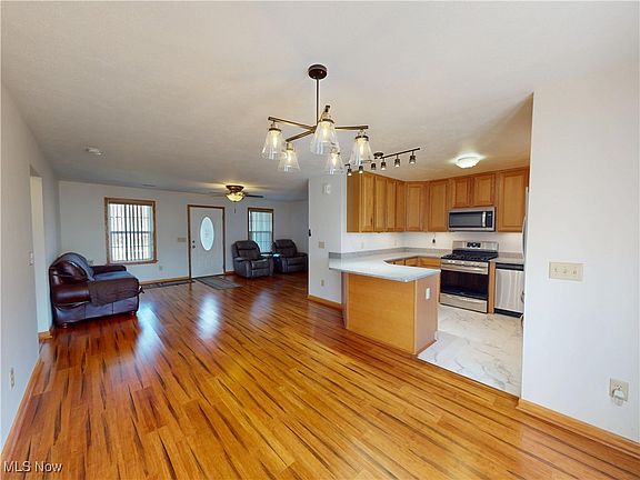 5th image of 510 Elm St