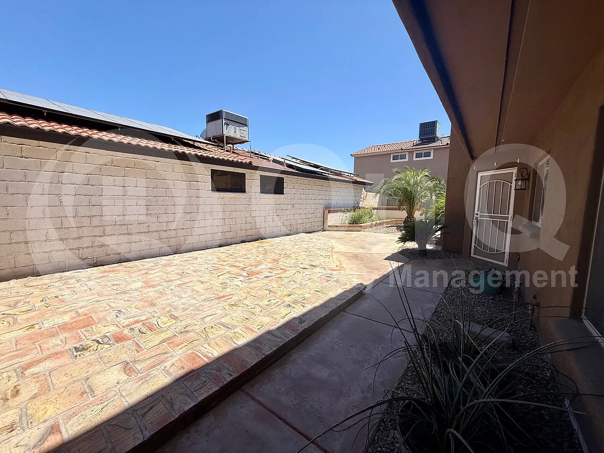3 bed, 2.0 bath, 1196 sqft, $2,050 — Photo 2