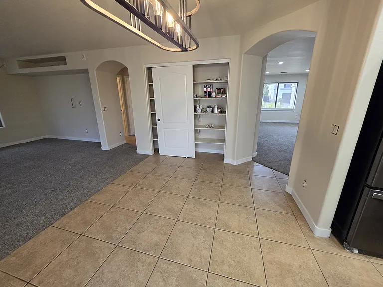 563 E Angeline Ave — Photo 7