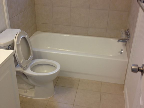 3rd image of 1022 E Balview Ave #B