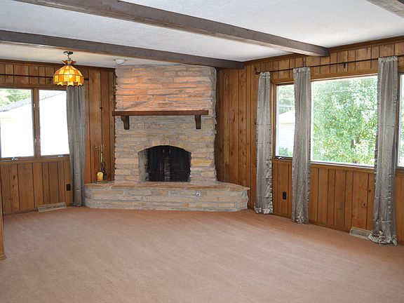 4th image of 15915 Parkside Ave