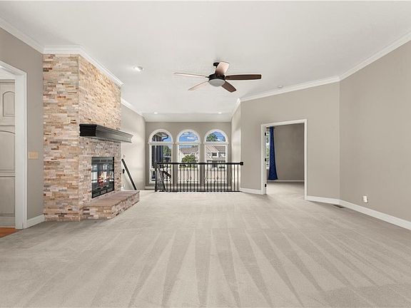 4th image of 2105 SW Wall St
