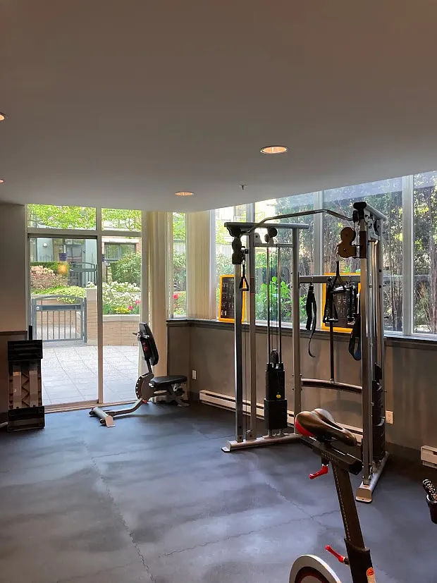 2 bed, 1000 sqft, $4,400 — Photo 3