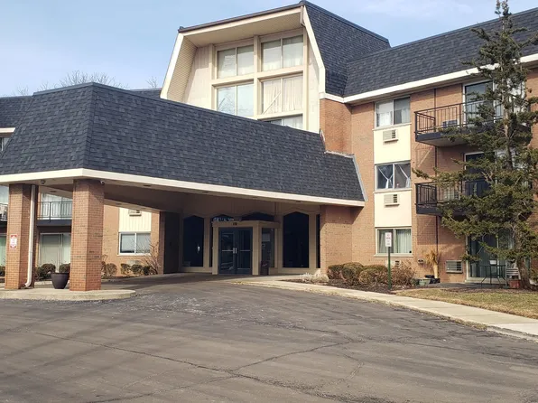 1198 Royal Glen Dr APT 121C, Glen Ellyn, IL 60137