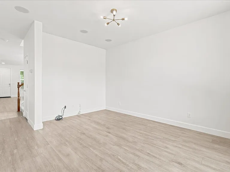 3169 Parkham Dr — Photo 12