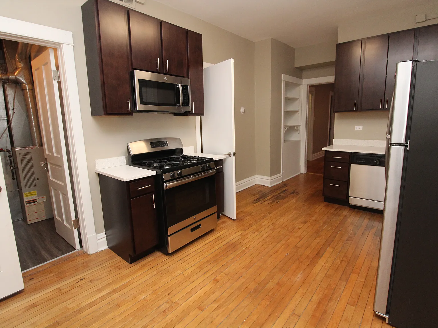 1 bed, 700 sqft, $1,999 — Photo 2