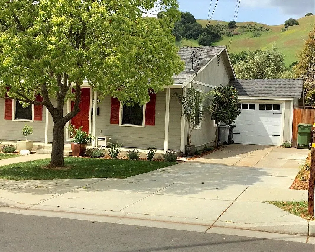 38049 Canyon Heights Dr — Photo 2