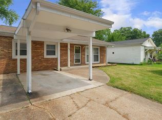 98 Cedar Ridge Dr, Pacific, MO 63069