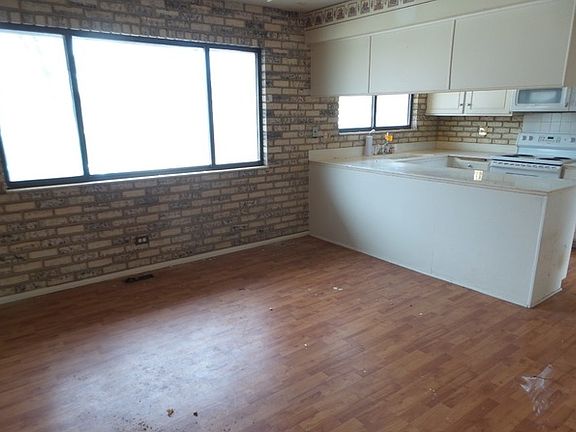 3rd image of 2709 Wild Plum St