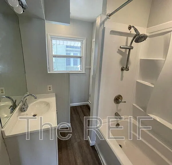 1553 Illinois Ave — Photo 16
