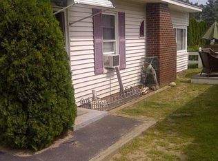 2 10th St W #3, Salisbury, MA 01952