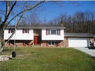 137 Goat Hill Ln, Mount Pleasant, PA 15666