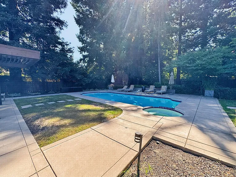 3221 Lunada Ln — Photo 49