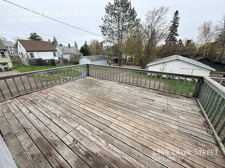 1944 Lawn St — Photo 24