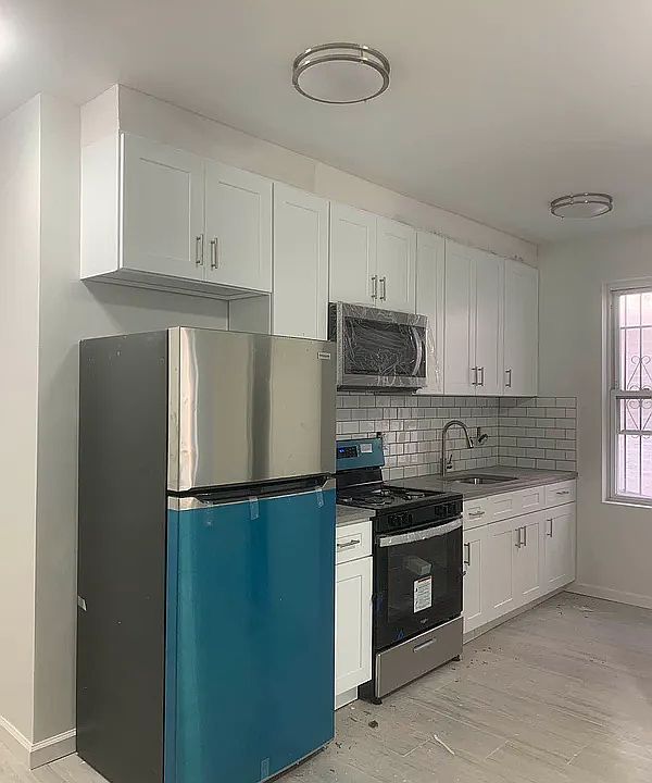 1st image of 899 Willoughby Ave #2