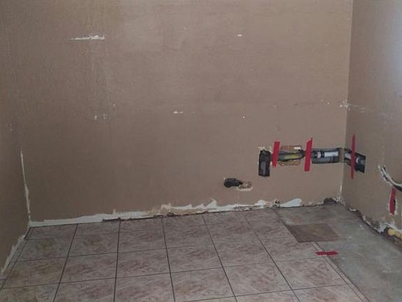 4th image of 115 NW 10th Dr
