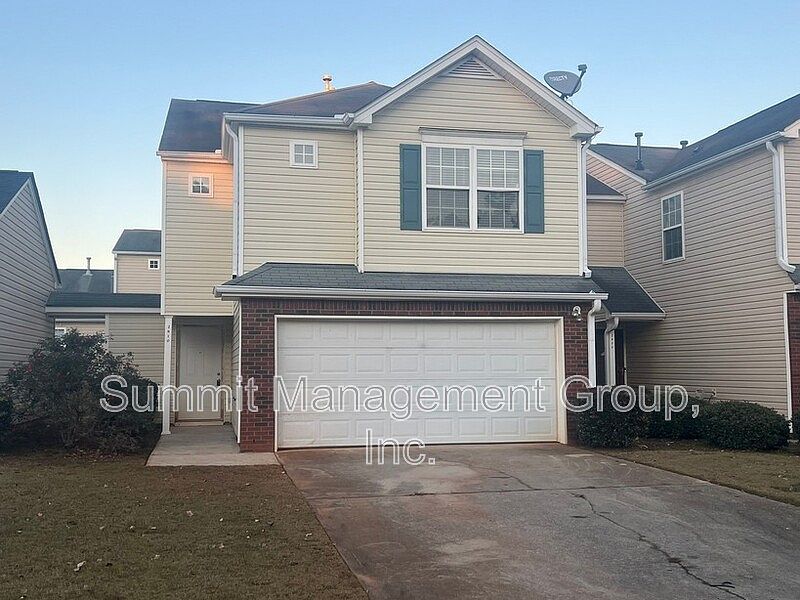 1st image of 2810 Lakeside Cir
