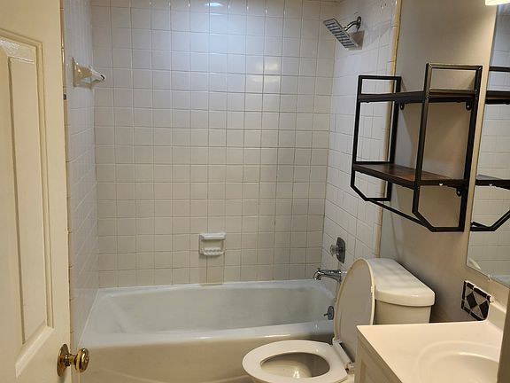 3rd image of 102 Peachtree Ct #A