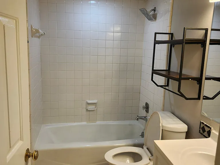 102 Peachtree Ct #A — Photo 3