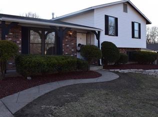 52 Country Creek Dr, Saint Peters, MO