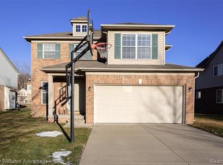 794 Autumn Ridge Dr, Westland, MI 48185