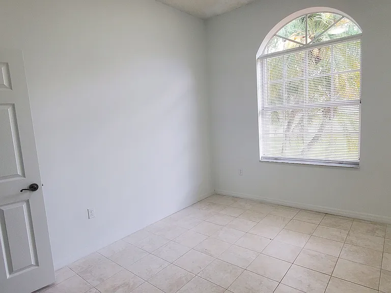 420 SE 23rd Ln — Photo 45