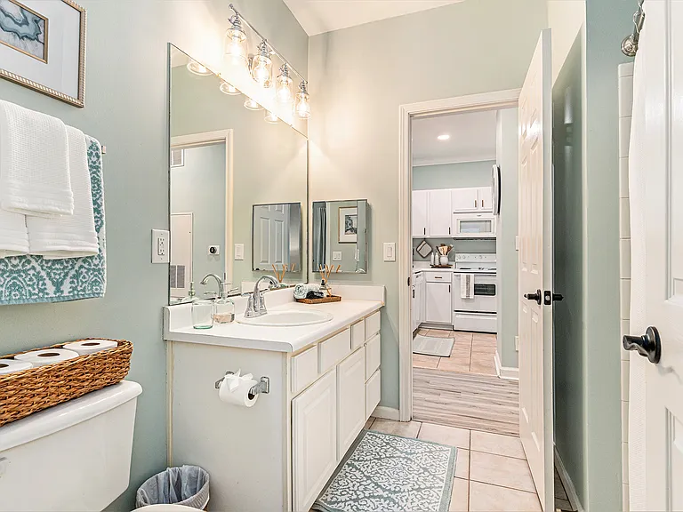 Bathroom 2 with shower/tub combo