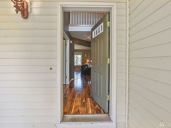4th image of 18204 SE 13th Cir