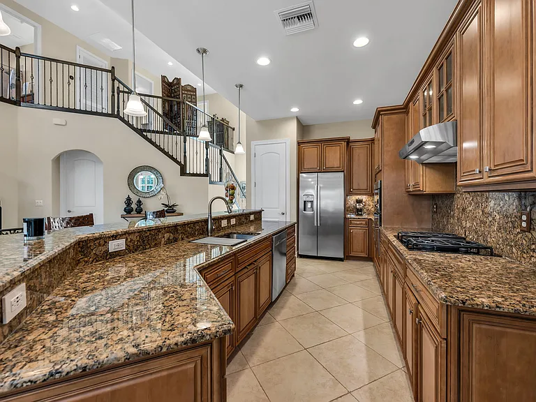 7810 Martino Cir — Photo 11