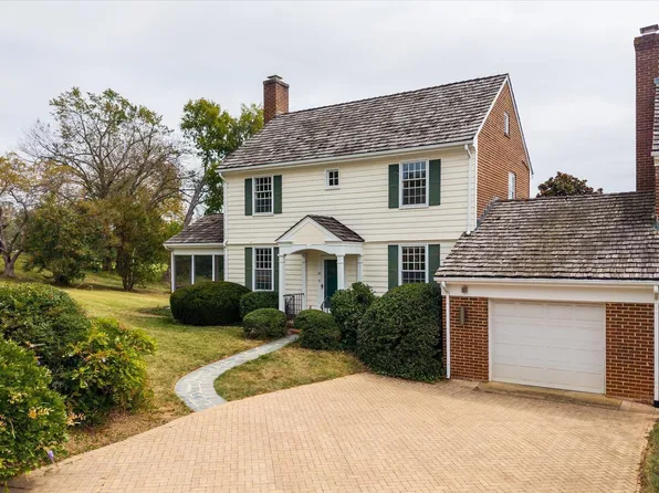 23 Ednam Village St, Charlottesville, VA 22903